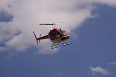 Un Bell 206 de passage